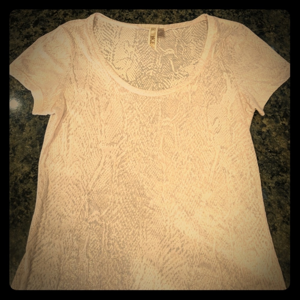 BKE light pink w/ gold shimmer snake print tee